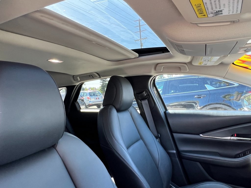 Vehicle image 18 of 28