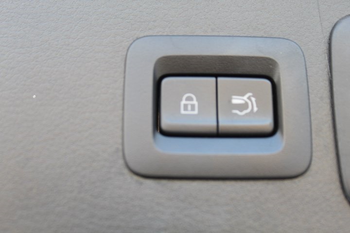 Vehicle image 32 of 39
