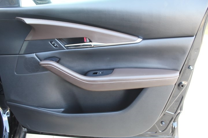 Vehicle image 29 of 39