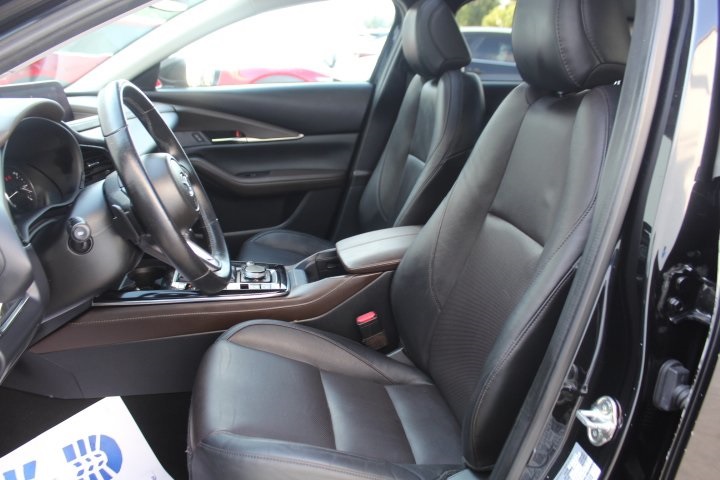 Vehicle image 16 of 39