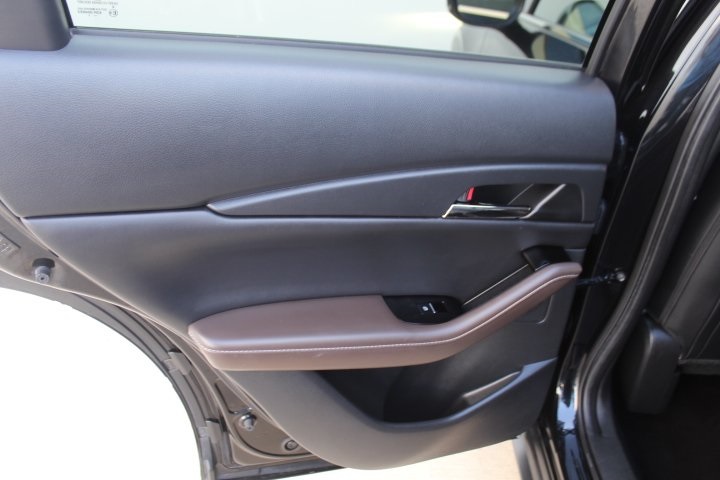 Vehicle image 28 of 39