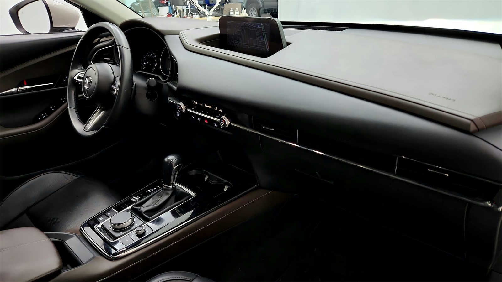 Vehicle image 25 of 43