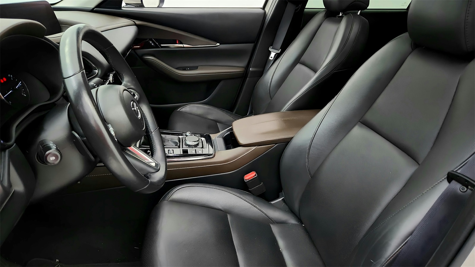 Vehicle image 22 of 43