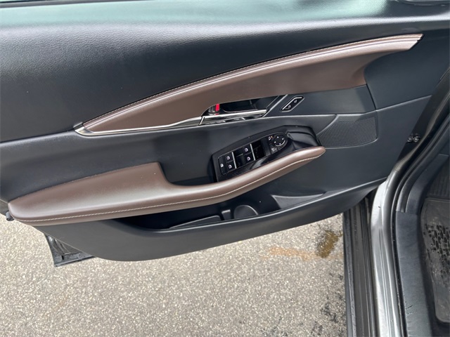 Vehicle image 15 of 27
