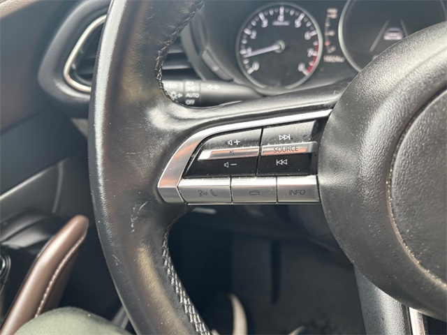 Vehicle image 21 of 27