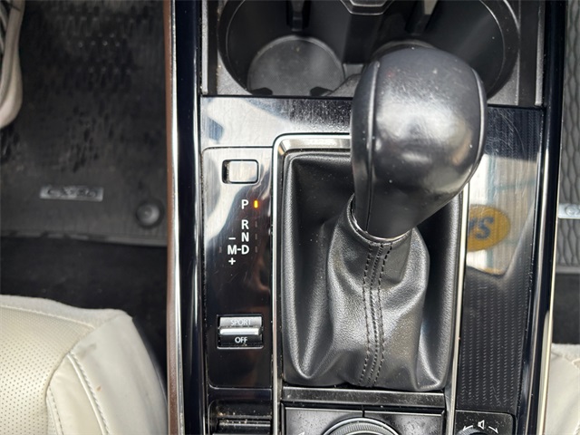 Vehicle image 16 of 27