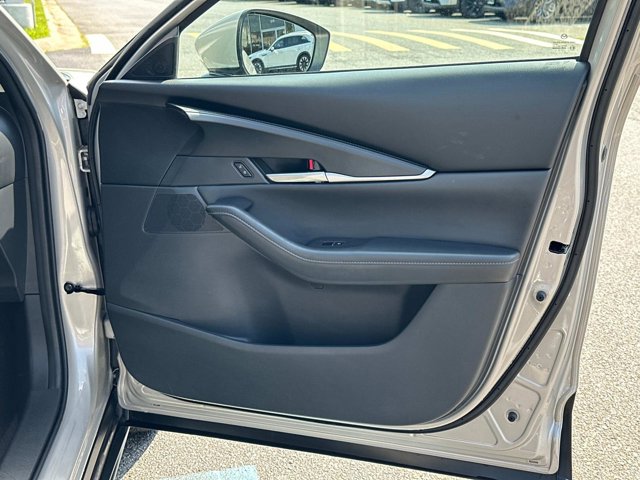 Vehicle image 18 of 30
