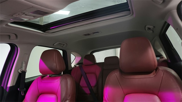 Vehicle image 17 of 26