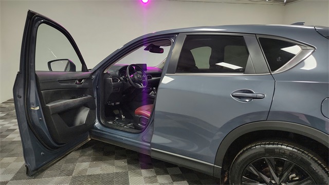 Vehicle image 25 of 26