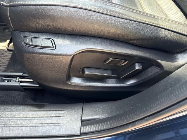 Vehicle image 33 of 43