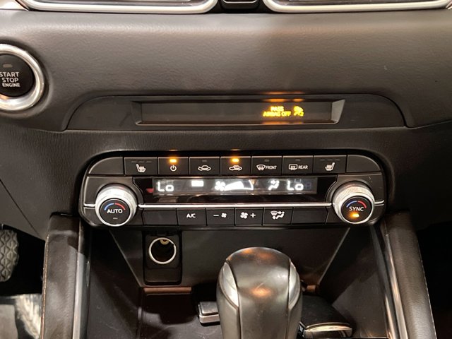Vehicle image 23 of 28