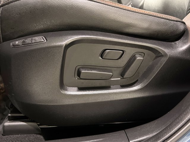 Vehicle image 26 of 28