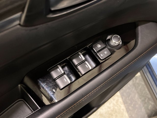 Vehicle image 24 of 28