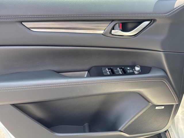 Vehicle image 27 of 39
