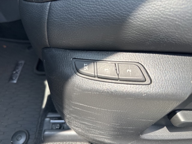 Vehicle image 34 of 39