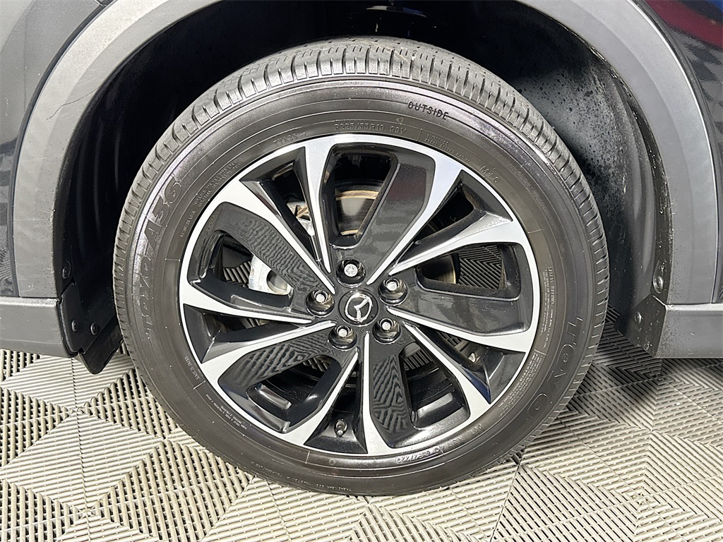 Vehicle image 10 of 33