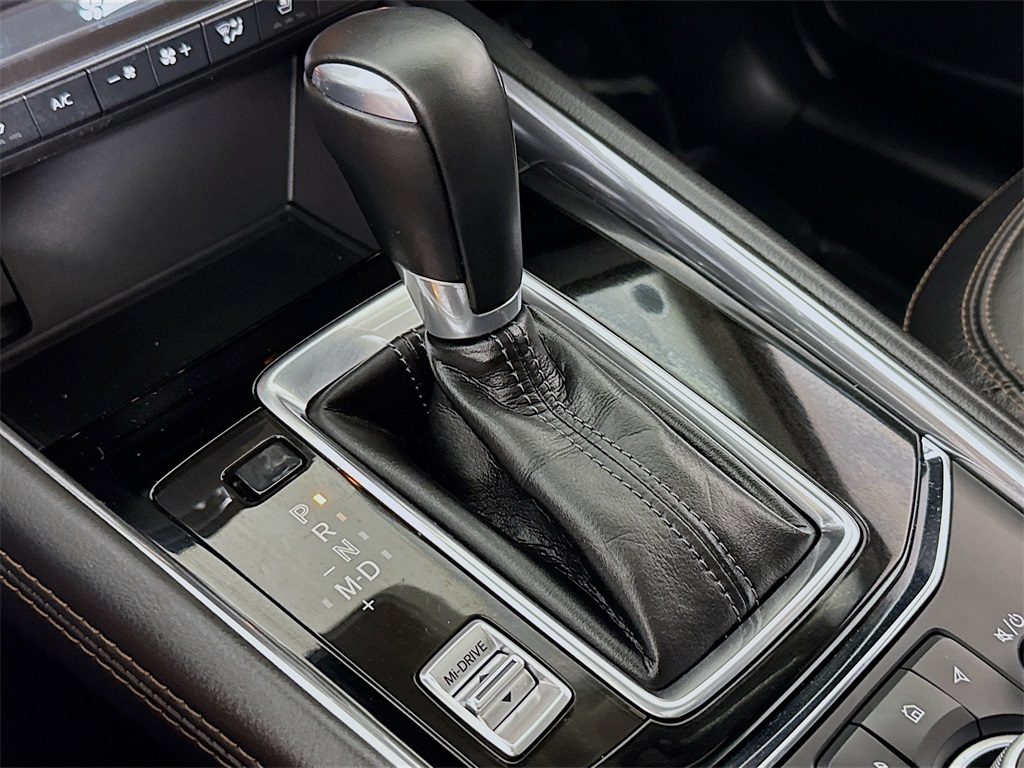 Vehicle image 22 of 33
