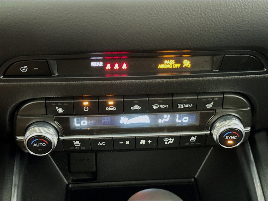 Vehicle image 25 of 33