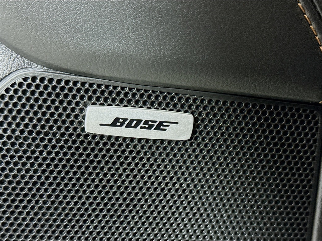 Vehicle image 23 of 33