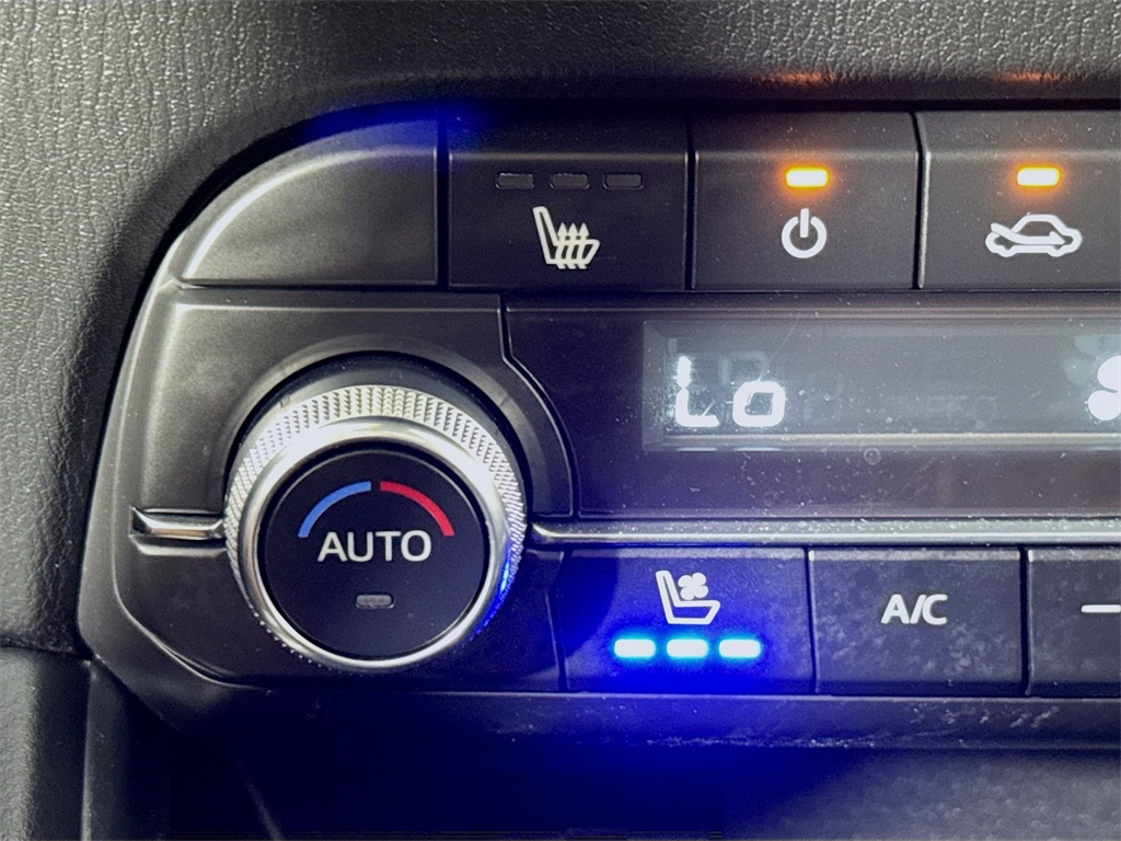 Vehicle image 27 of 33