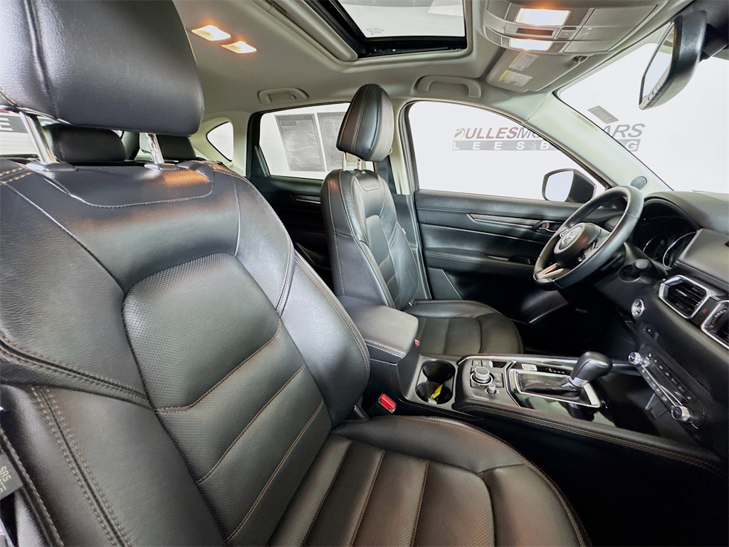 Vehicle image 14 of 33