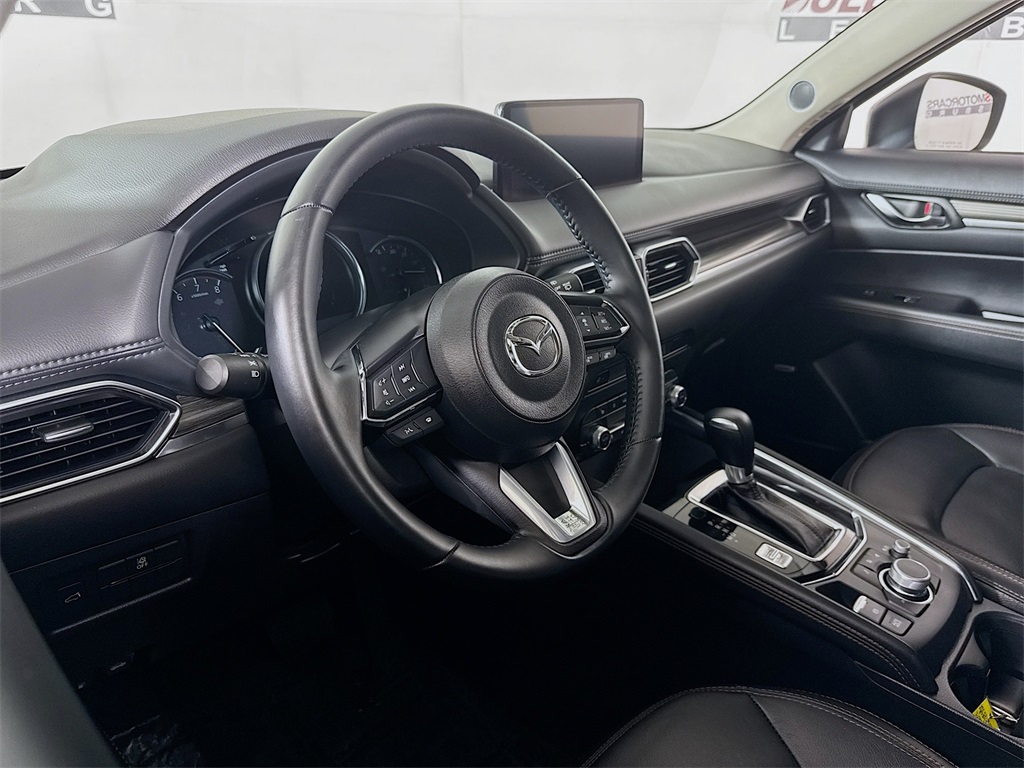 Vehicle image 17 of 33