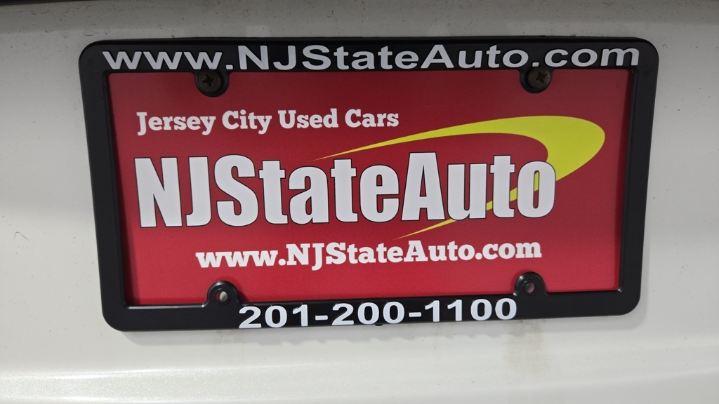 Vehicle image 23 of 31