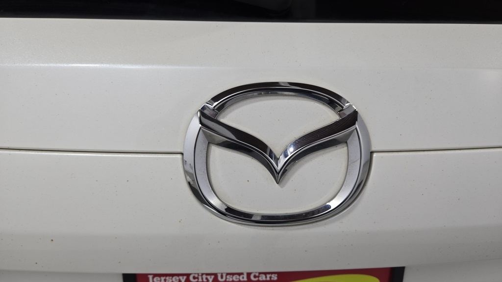 Vehicle image 24 of 31