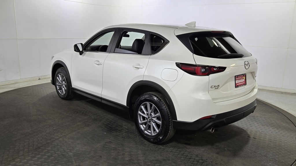Vehicle image 7 of 31