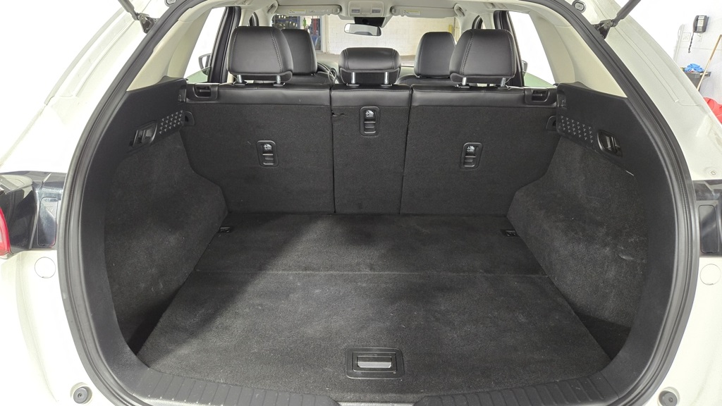 Vehicle image 27 of 31