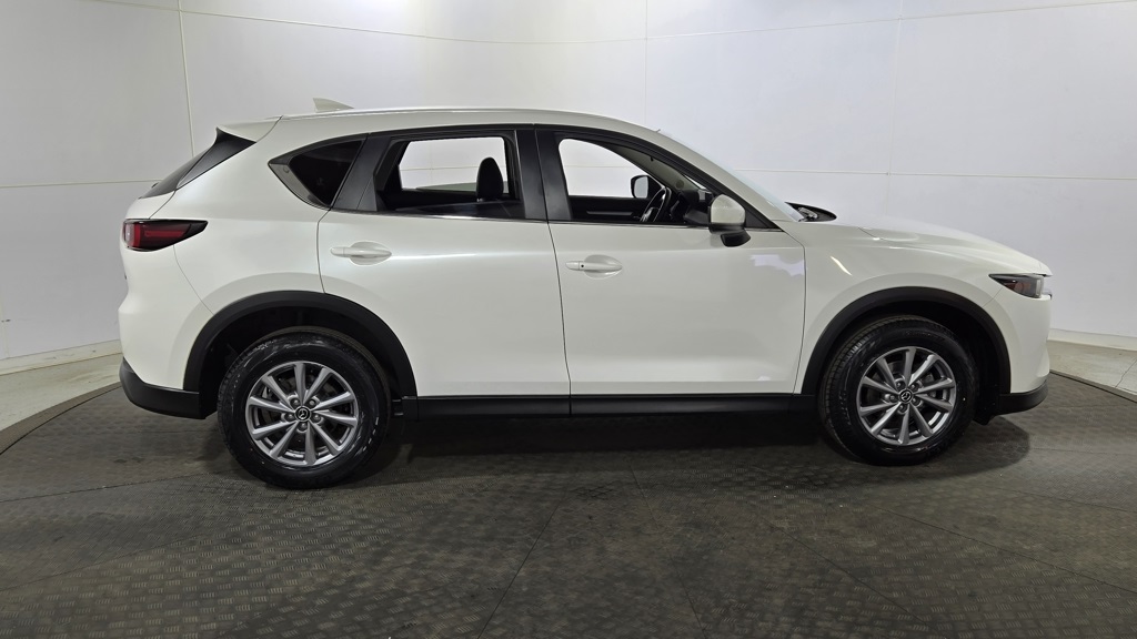 Vehicle image 4 of 31