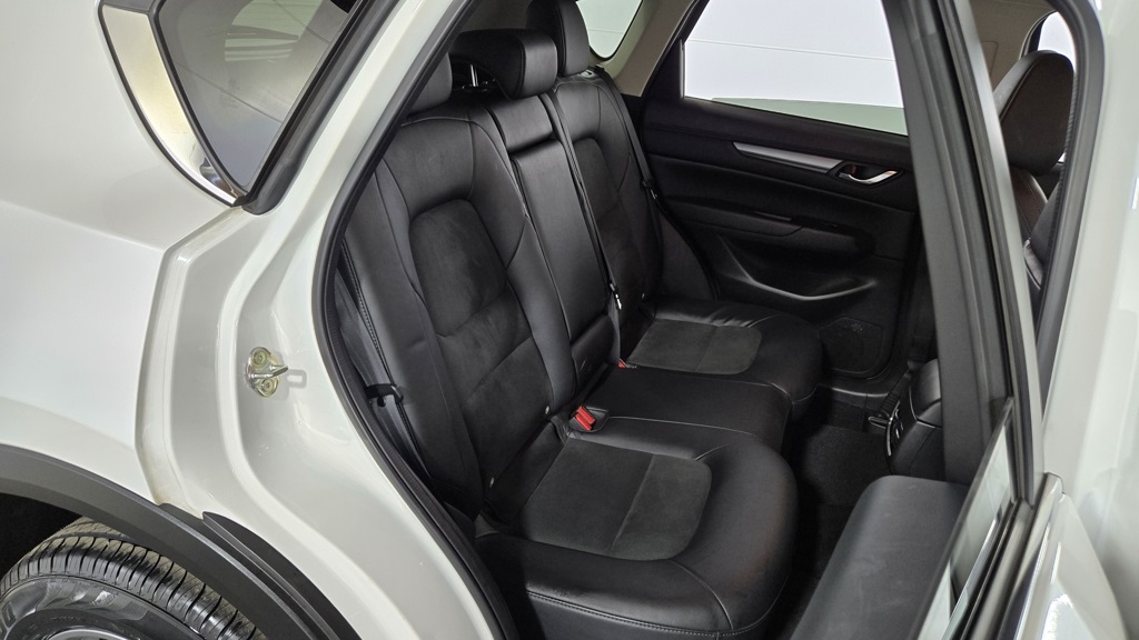 Vehicle image 28 of 31