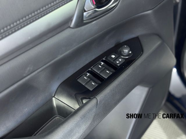 Vehicle image 18 of 40