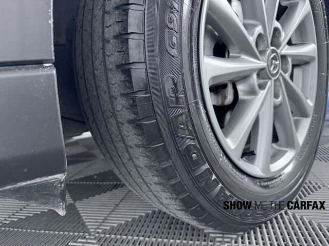 Vehicle image 10 of 40