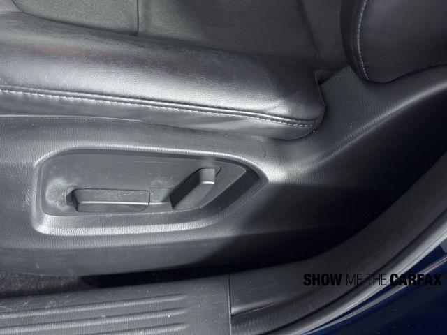 Vehicle image 19 of 40