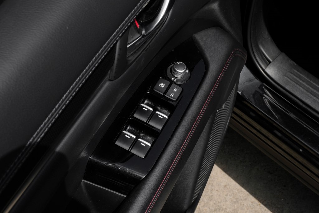 Vehicle image 56 of 71