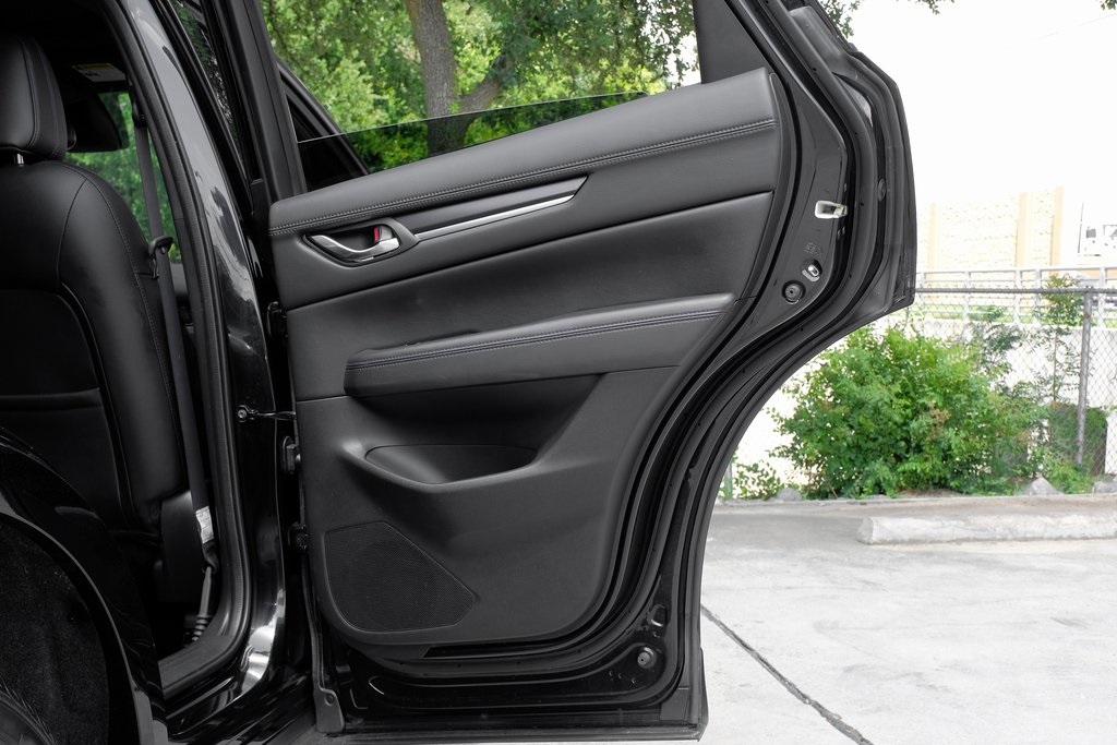 Vehicle image 33 of 71