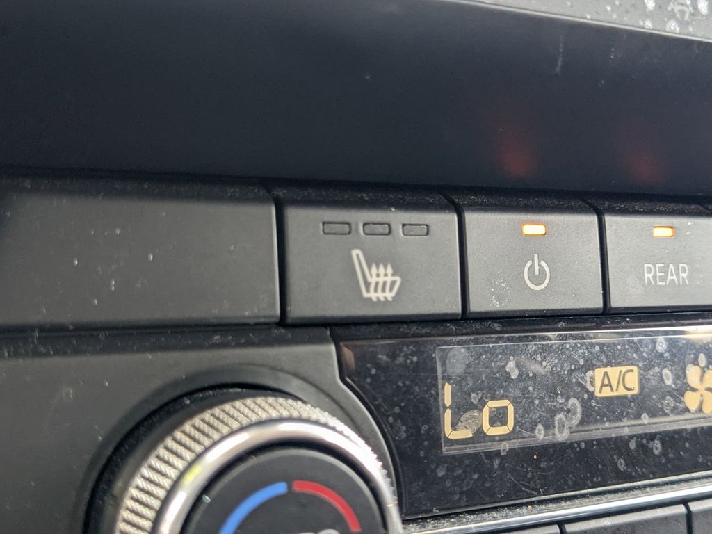 Vehicle image 24 of 30