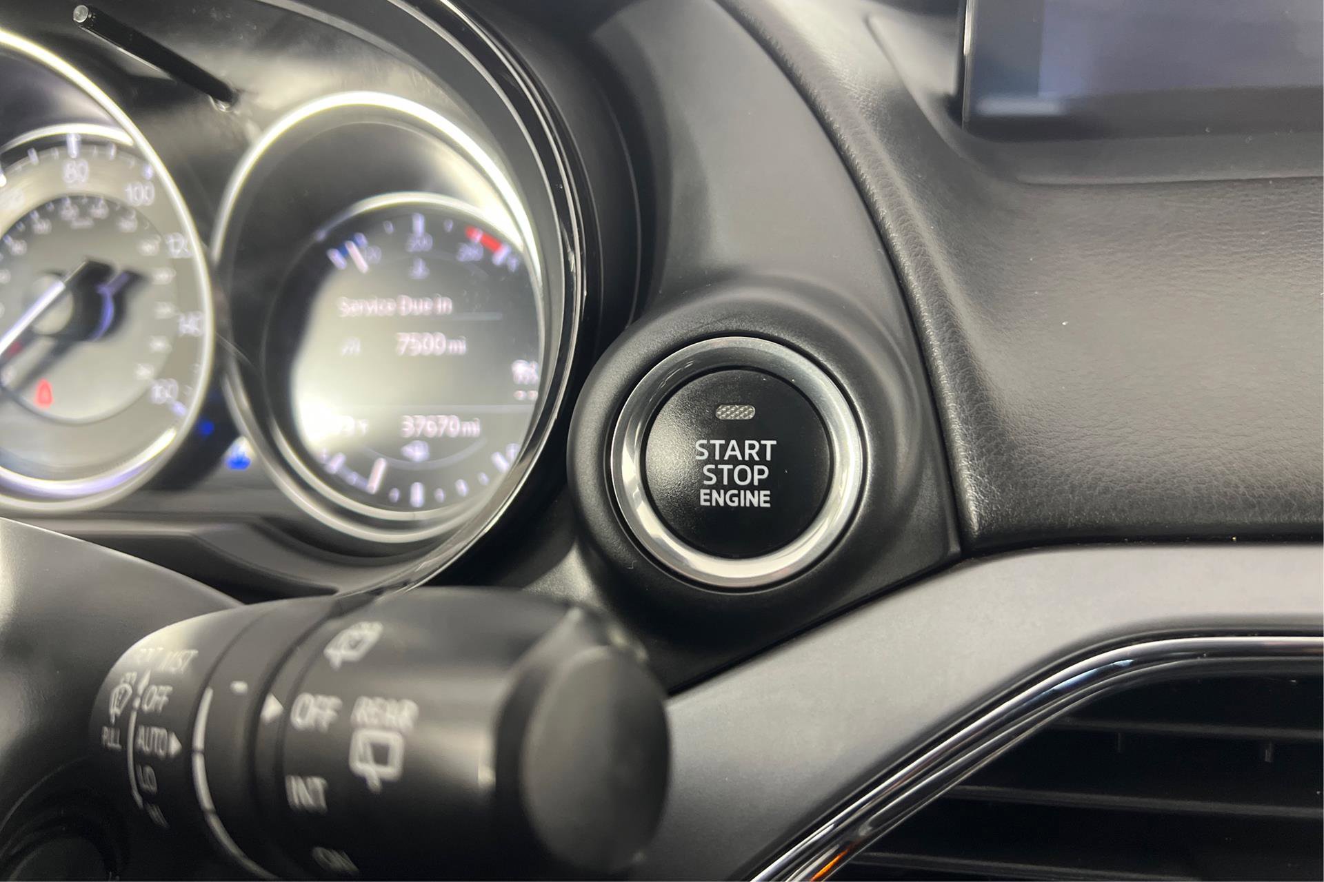 Vehicle image 26 of 28