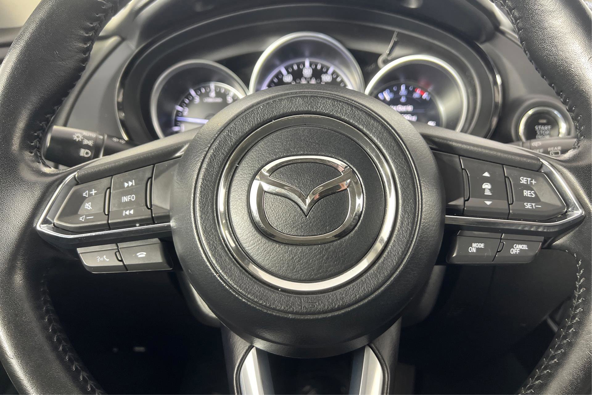 Vehicle image 14 of 28