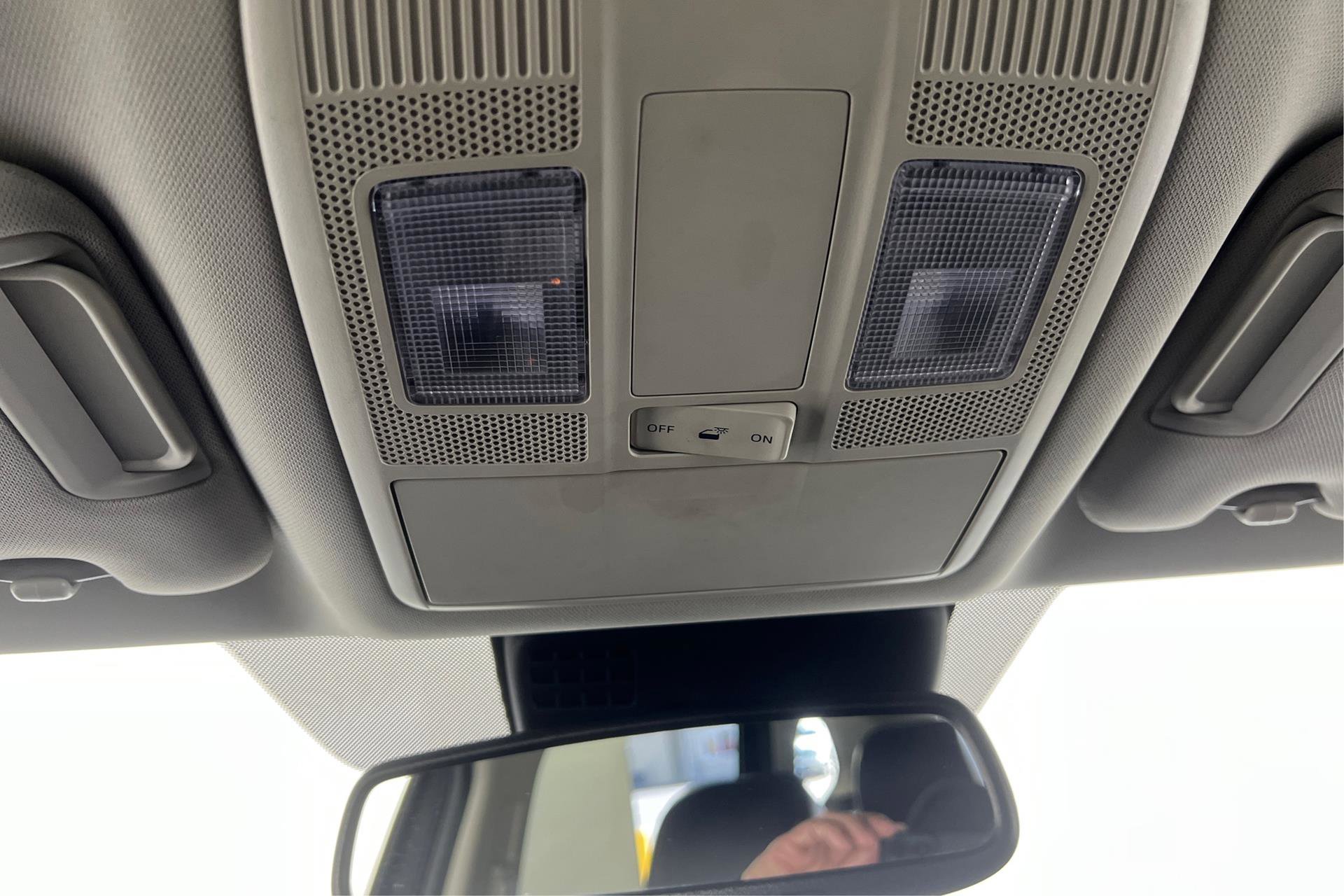 Vehicle image 12 of 28