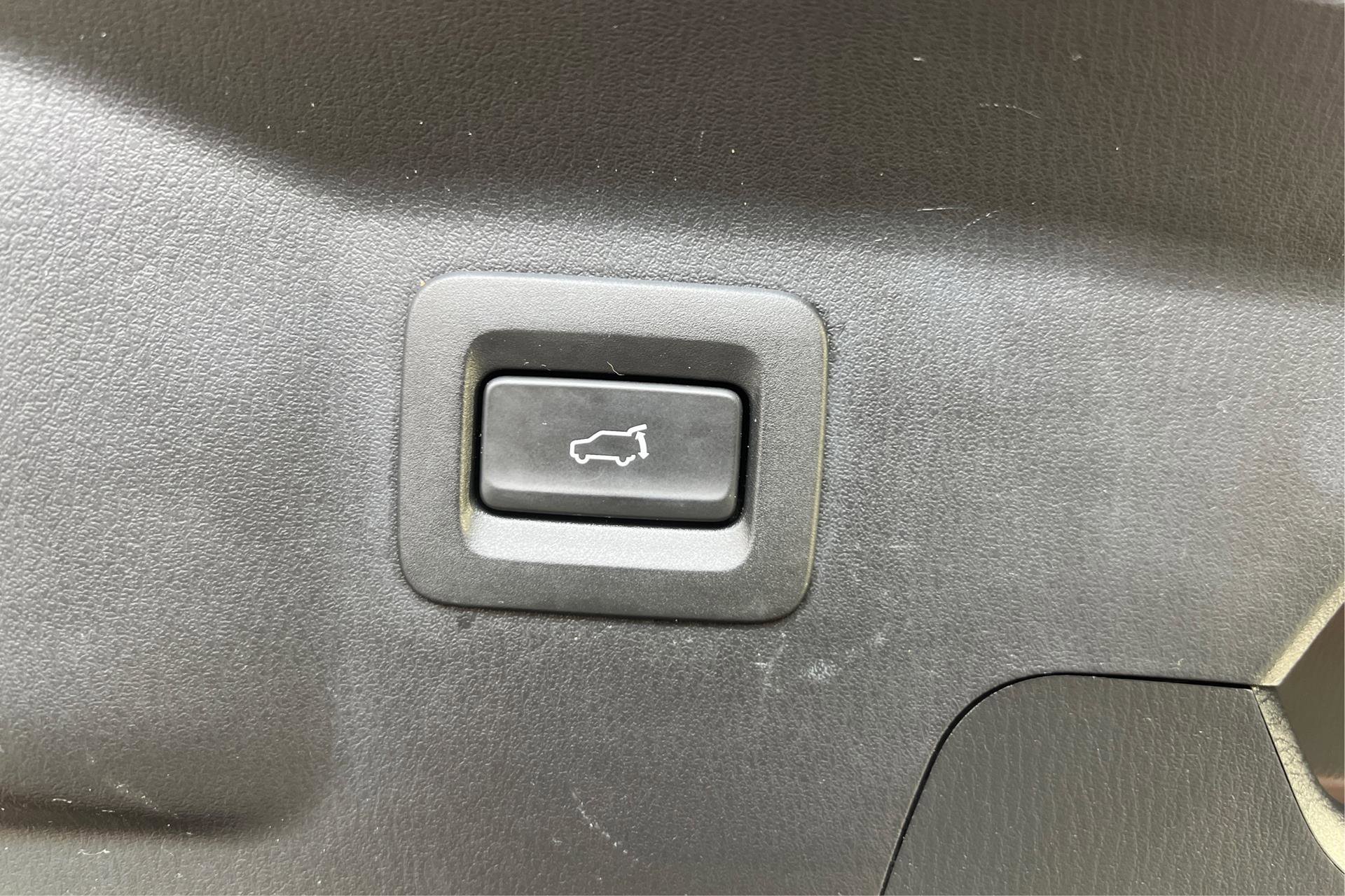 Vehicle image 20 of 28