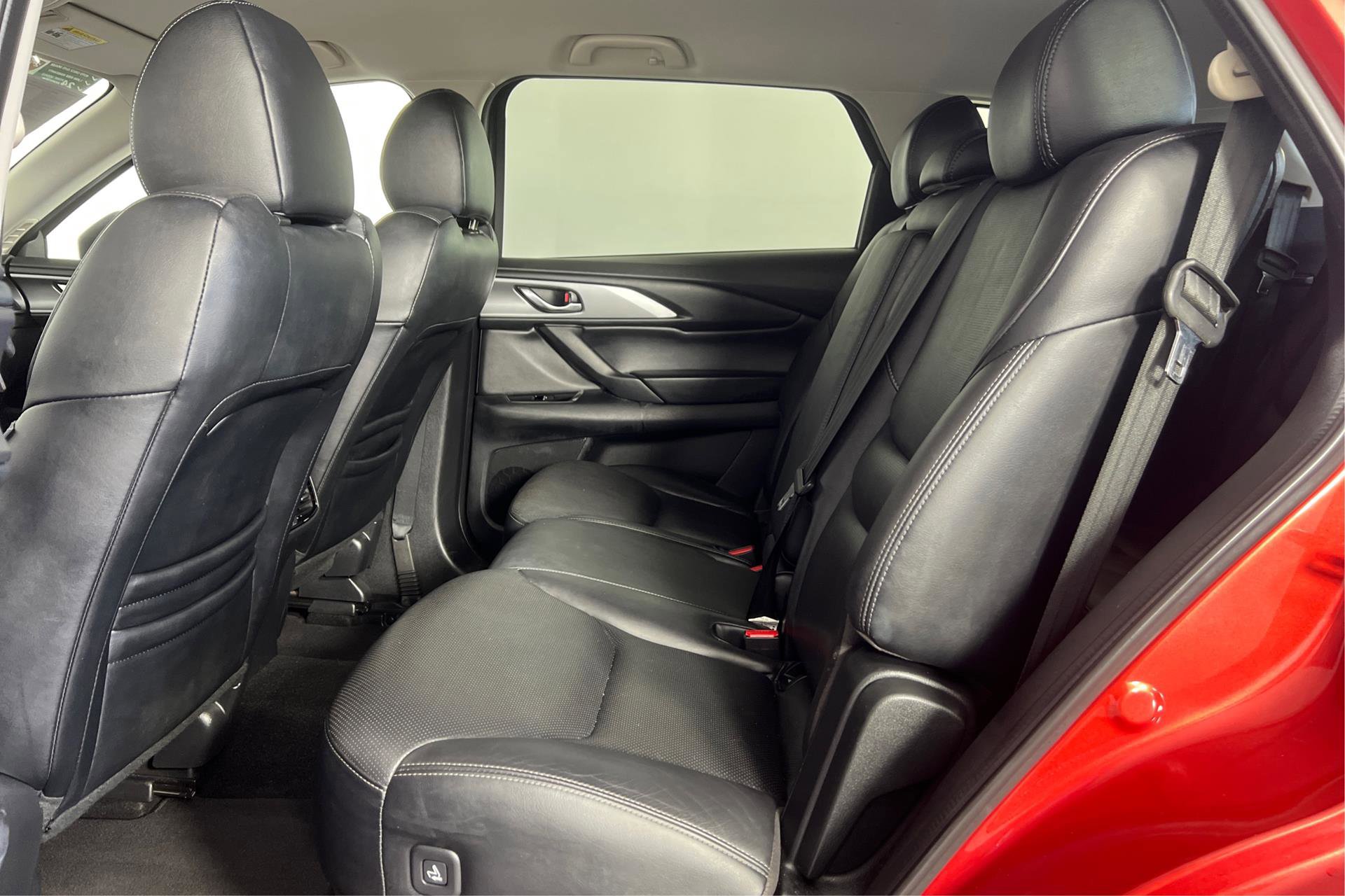 Vehicle image 8 of 28