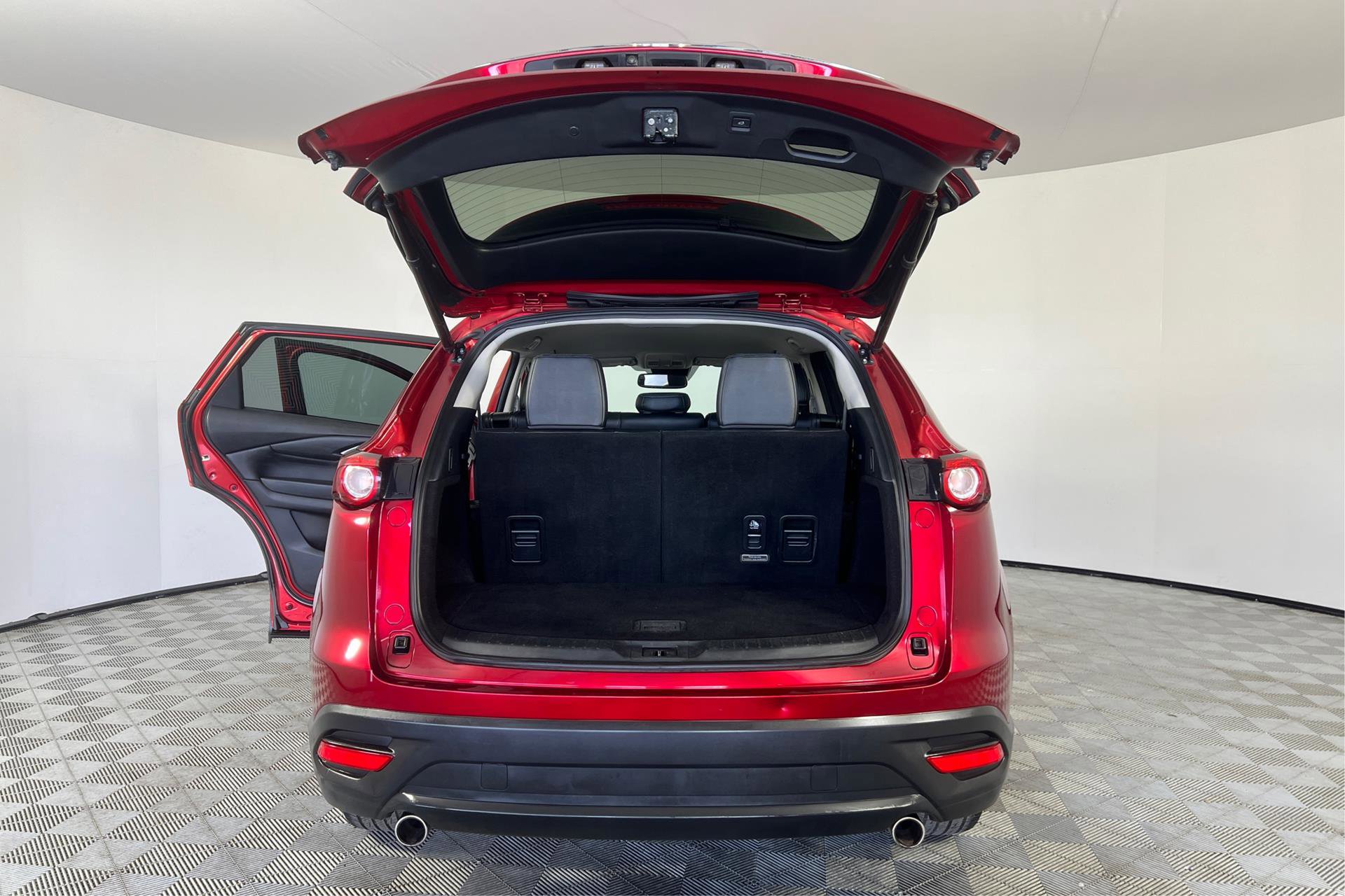 Vehicle image 9 of 28