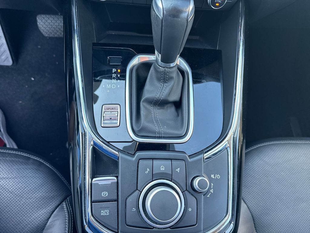 Vehicle image 18 of 34