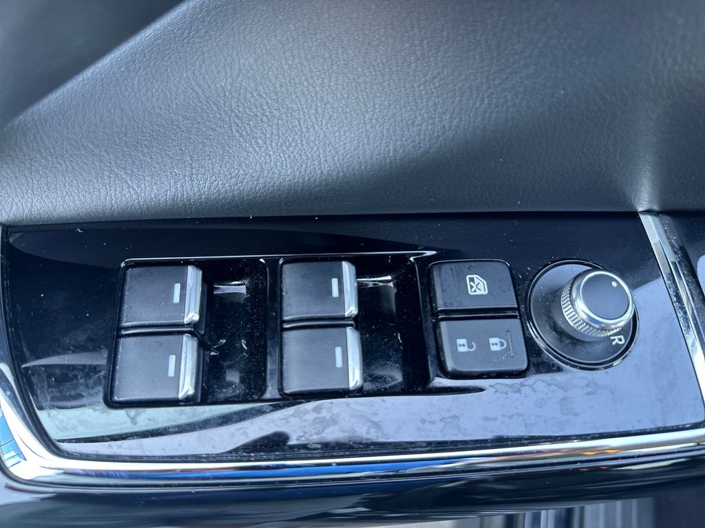 Vehicle image 24 of 34