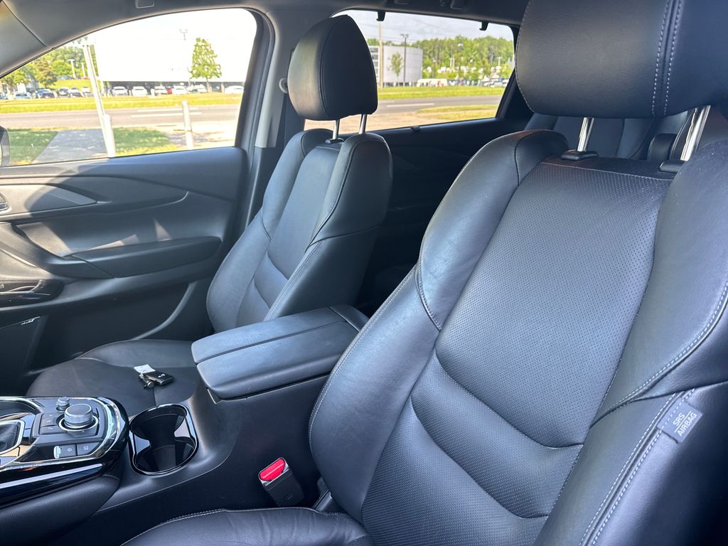 Vehicle image 13 of 34