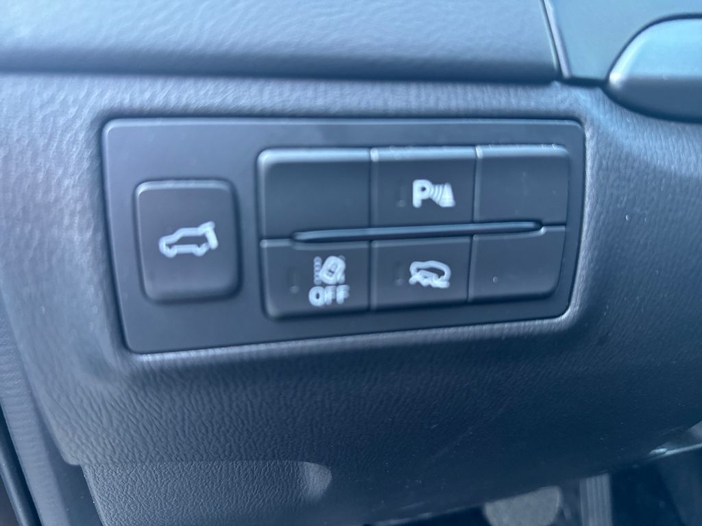 Vehicle image 21 of 34