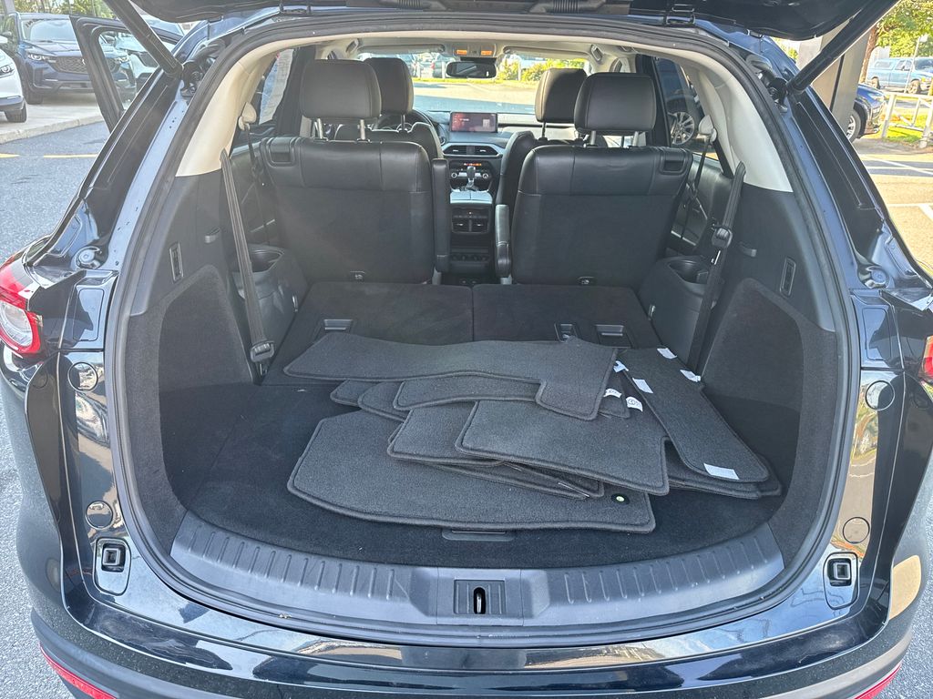 Vehicle image 10 of 34