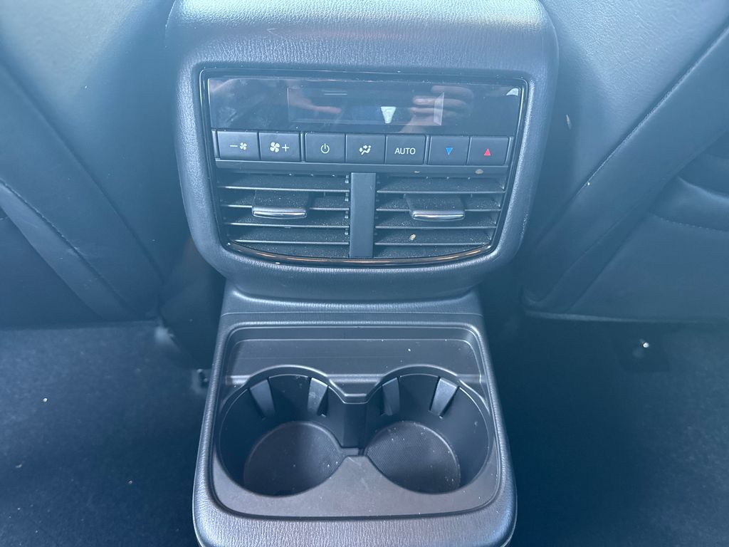 Vehicle image 22 of 34
